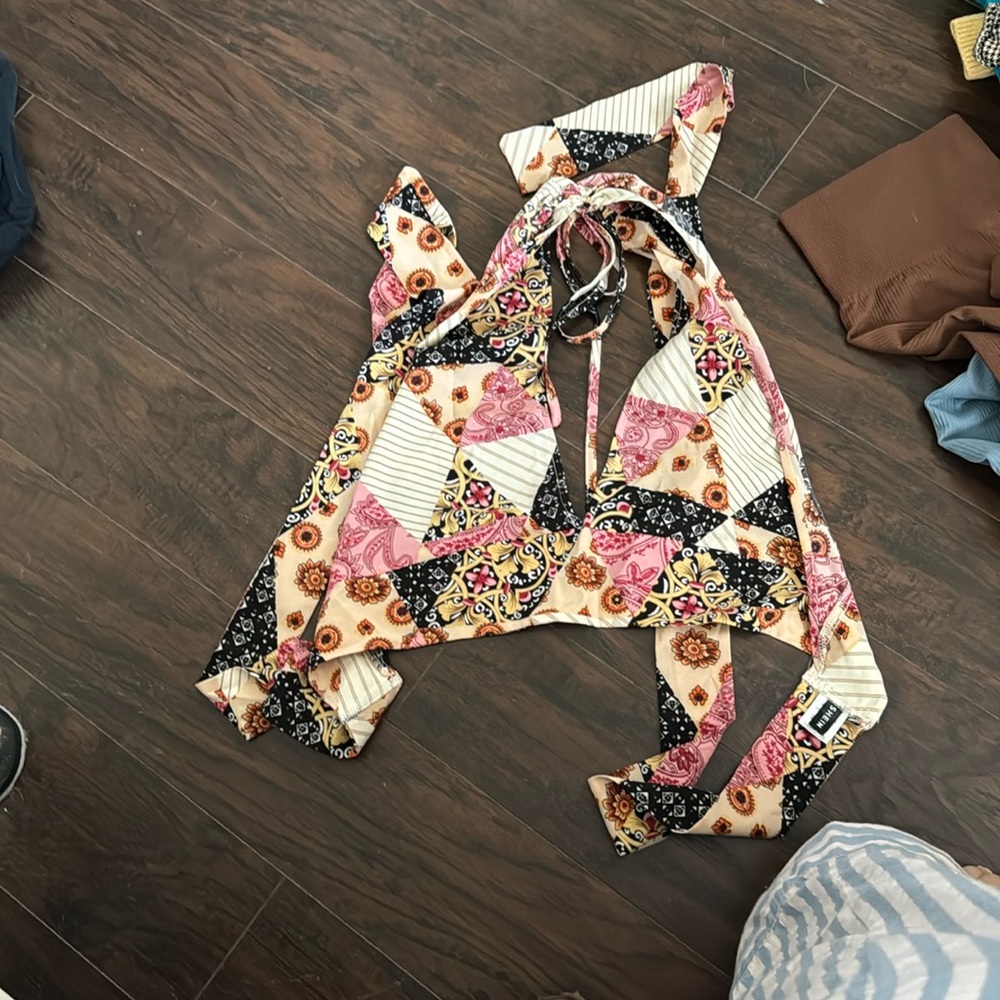 Tie cropped